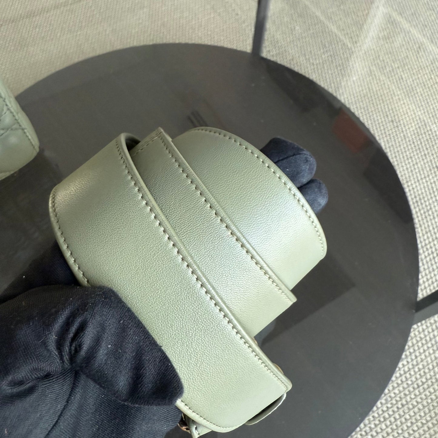 Kovancy Lady Petit rabat ABC - Cuir d'agneau Cannage vert avocat, quincaillerie dorée MyABC