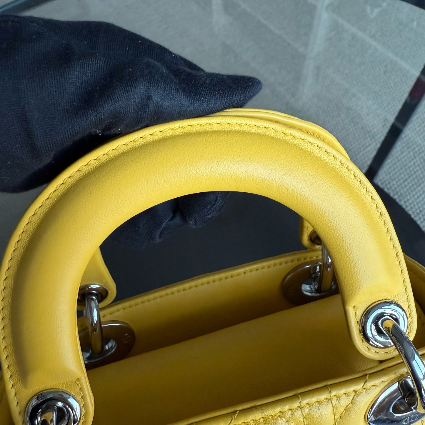 Kovancy Lady Mini Flap - Cuir d'agneau Cannage jaune, sangle chaîne, quincaillerie argentée, quincaillerie argentée
