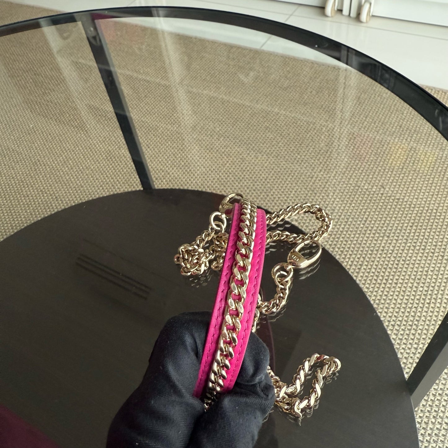 Kovancy Lady Mini - Bandoulière en cuir d'agneau Cannage rose vif avec chaîne et quincaillerie dorée