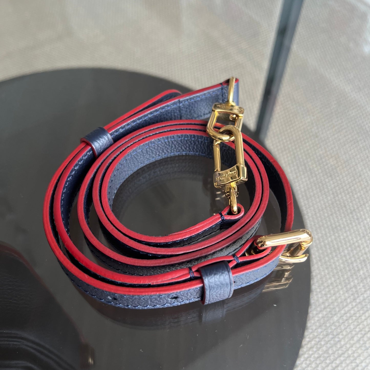Kovancy Pochette Metis - Empreinte Monogram Marine Rouge Bleu Marine Or Quincaillerie