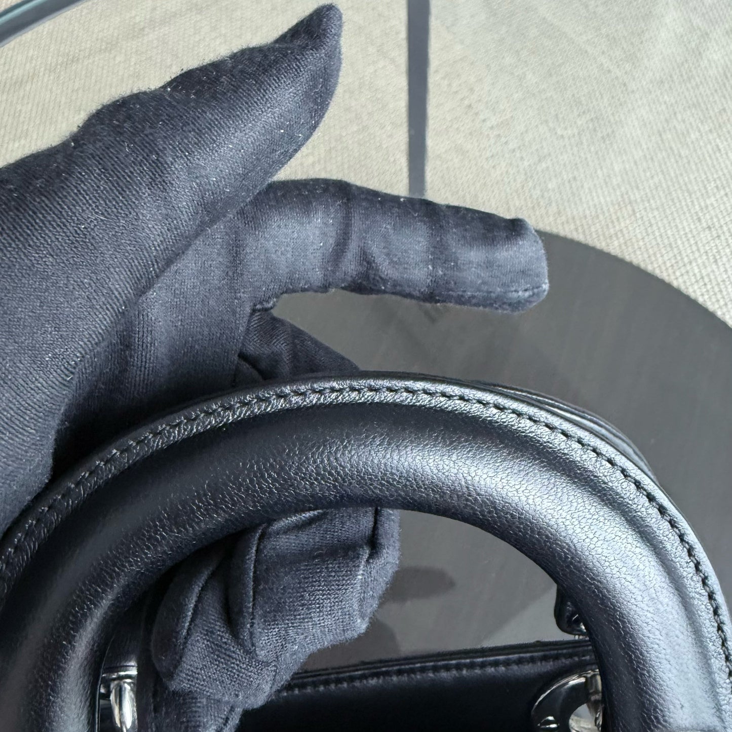 Kovancy Lady Mini - Sangle à chaîne en cuir d'agneau Cannage noir et matériel argenté