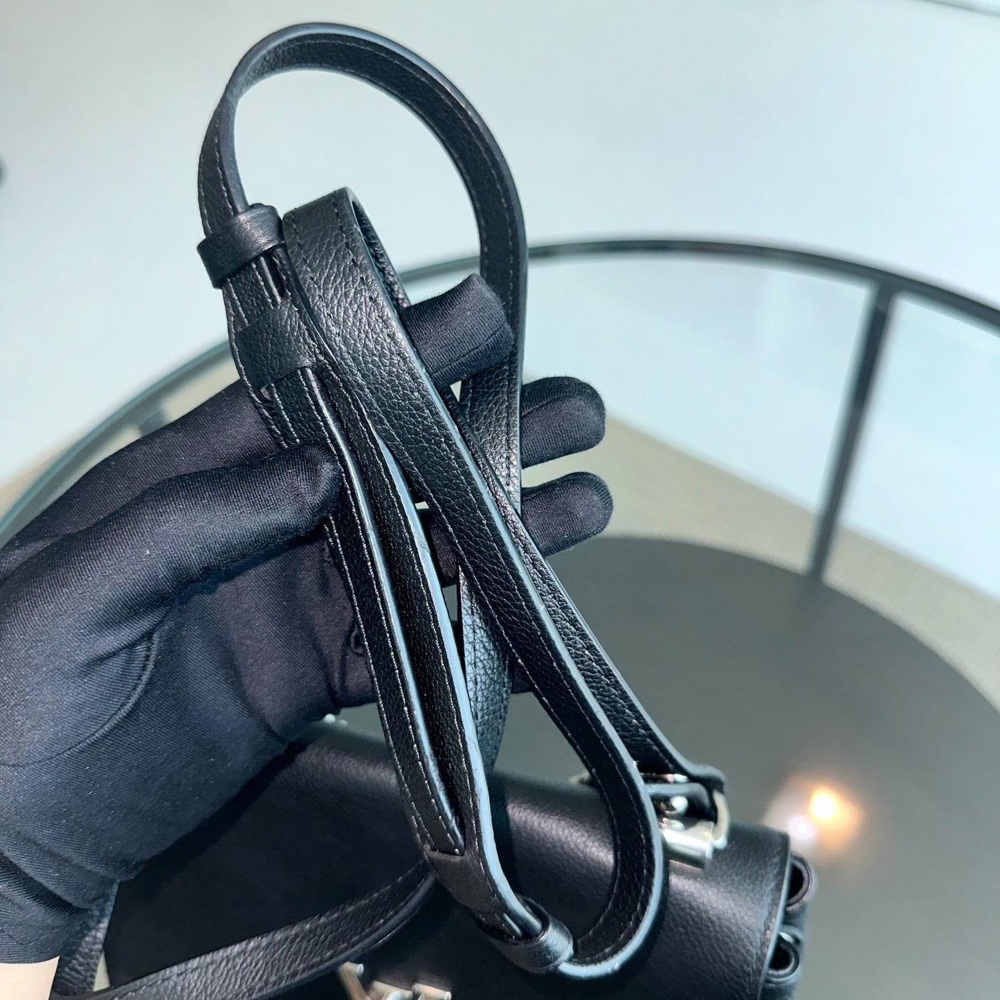 Kovancy Sac bandoulière en cuir de veau Lockme II Noir SHW