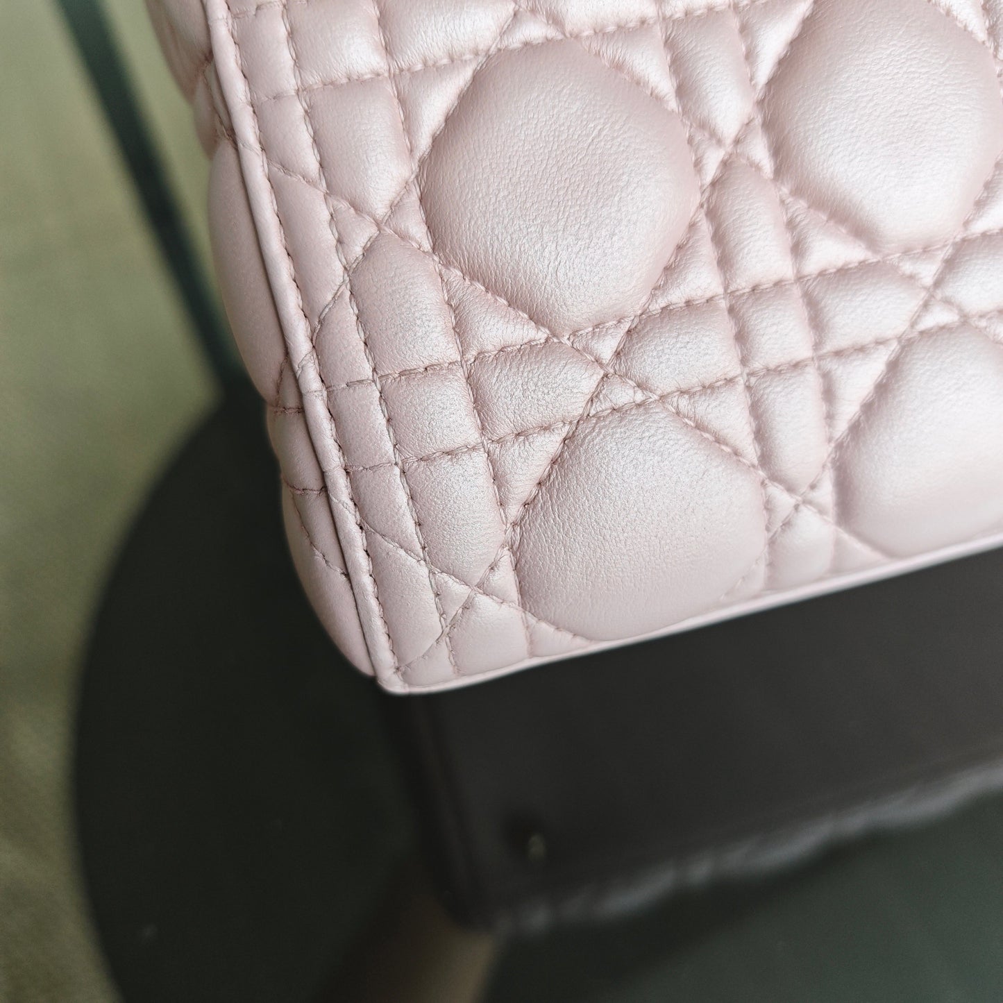 Kovancy Lady Cuir d'agneau Cannage moyen rose clair, accessoires dorés