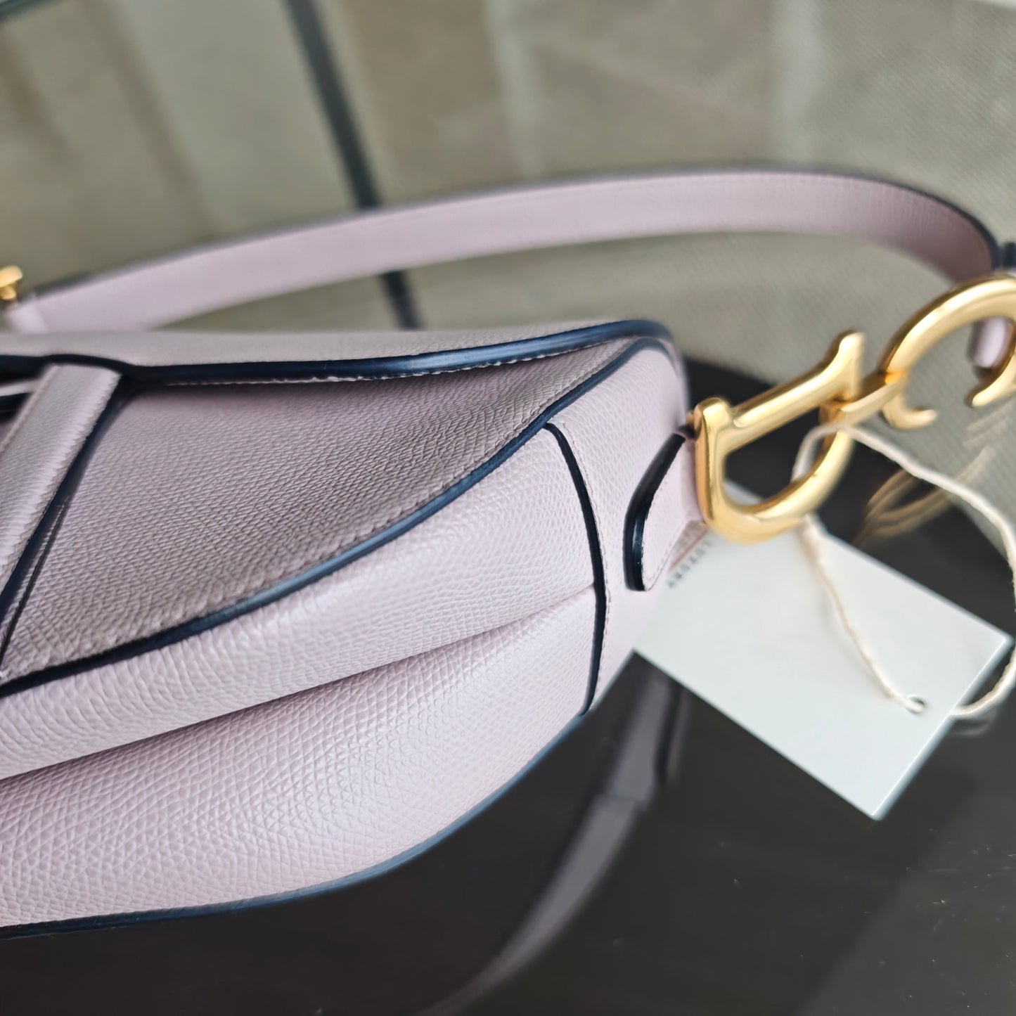 Kovancy Saddle Medium - Rose clair caviar, finitions dorées