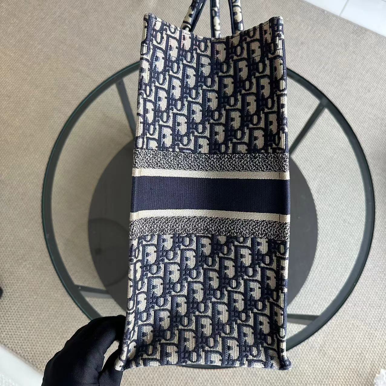 Kovancy Sac fourre-tout Book - Grand modèle en toile monogrammée bleu foncé