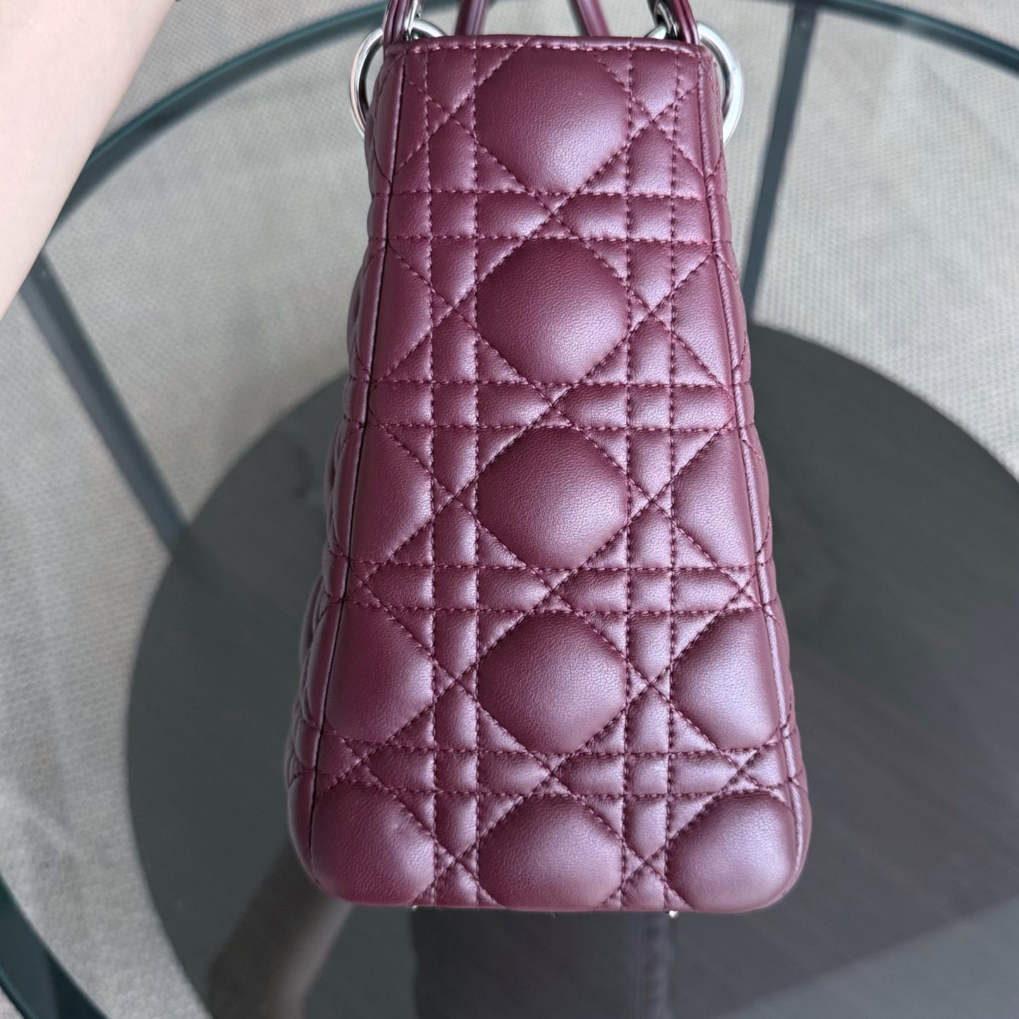 Kovancy Lady Moyen - Cuir d'agneau Cannage bordeaux avec finitions argentées