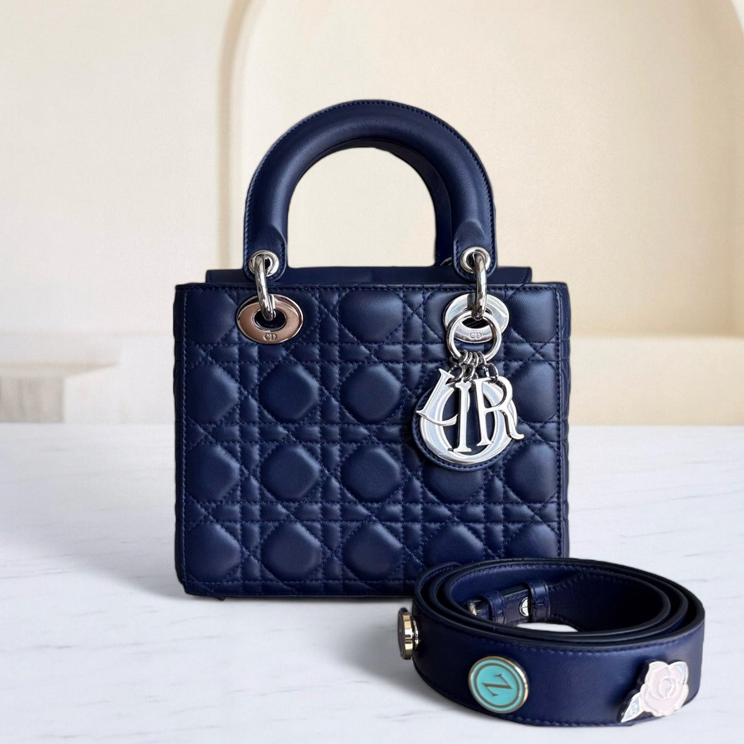 Kovancy Lady Petit rabat - Cuir d'agneau Cannage bleu foncé, quincaillerie argentée