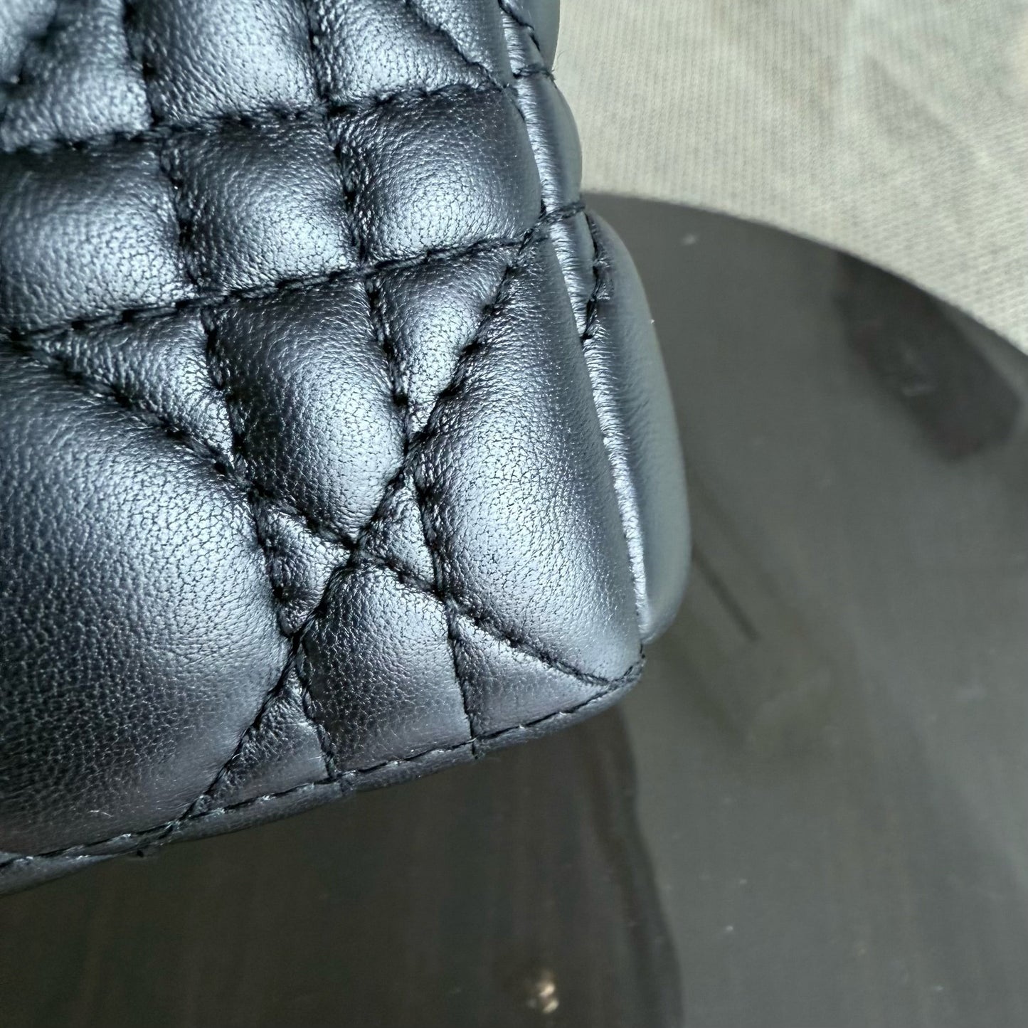 Kovancy Lady Moyen - Cuir d'agneau Canange noir et accessoires dorés