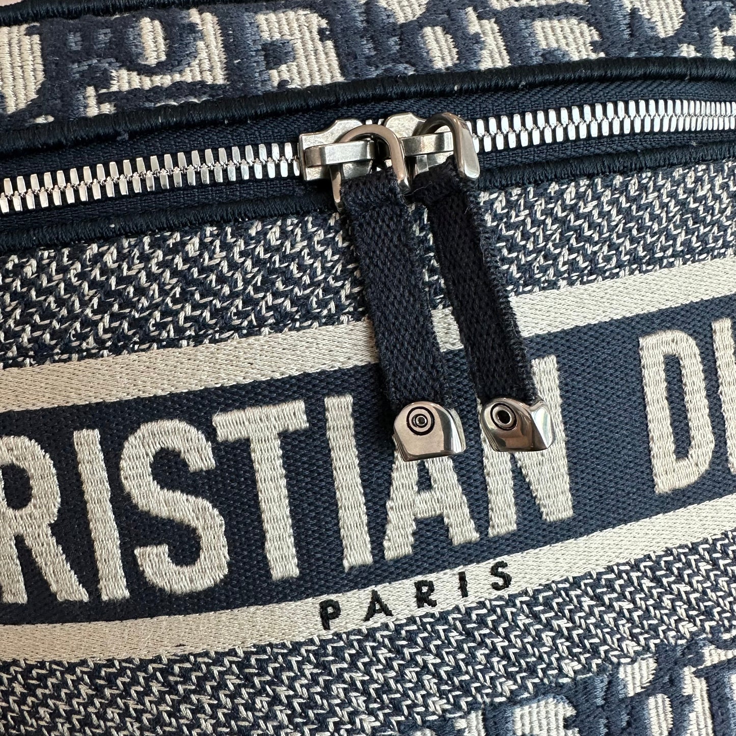 Kovancy Sac à main Vanity en jacquard à broderies obliques bleu SHW