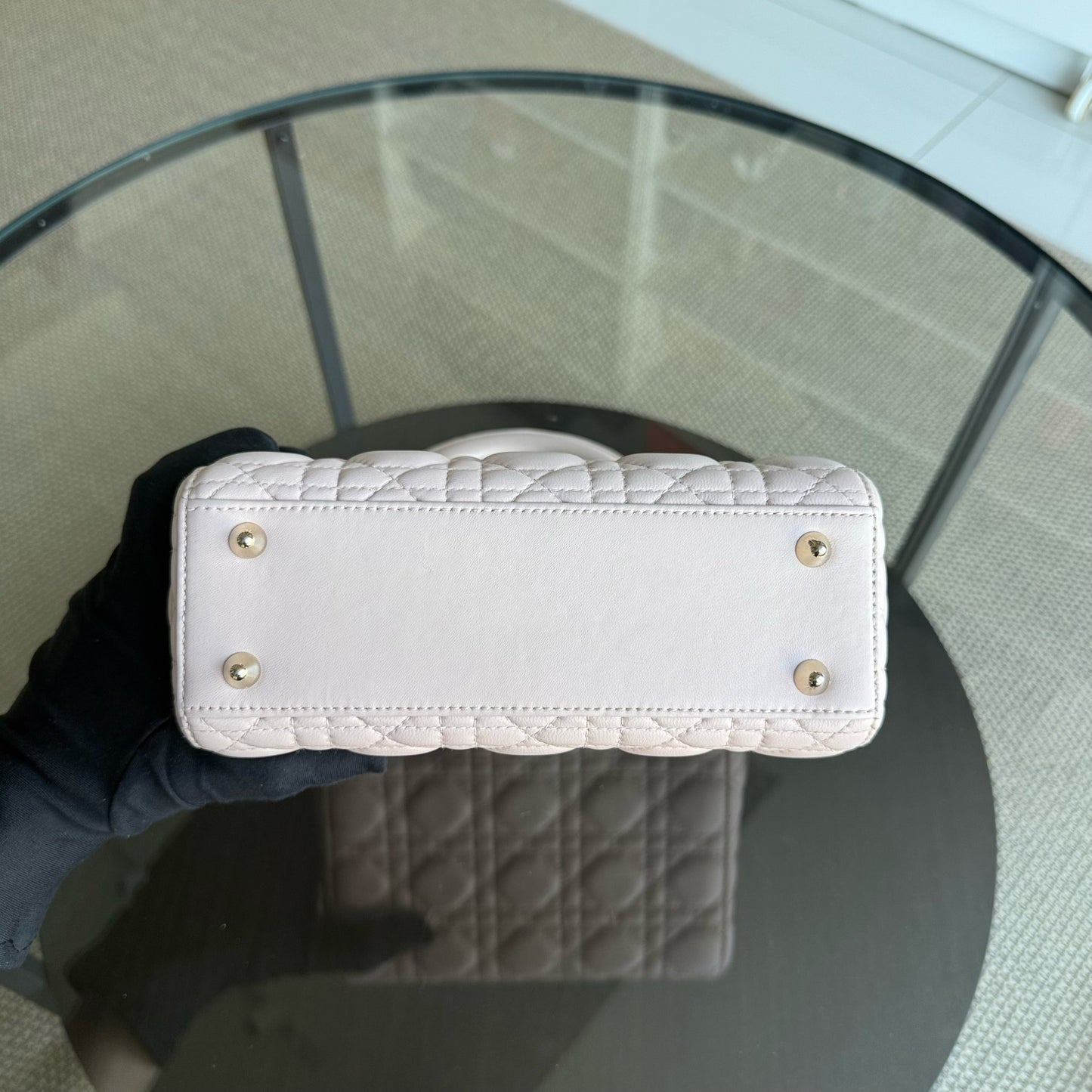 Kovancy Lady Petit rabat - Cuir d'agneau Cannage Light Sakura Rose Quincaillerie dorée SANS SANGLE