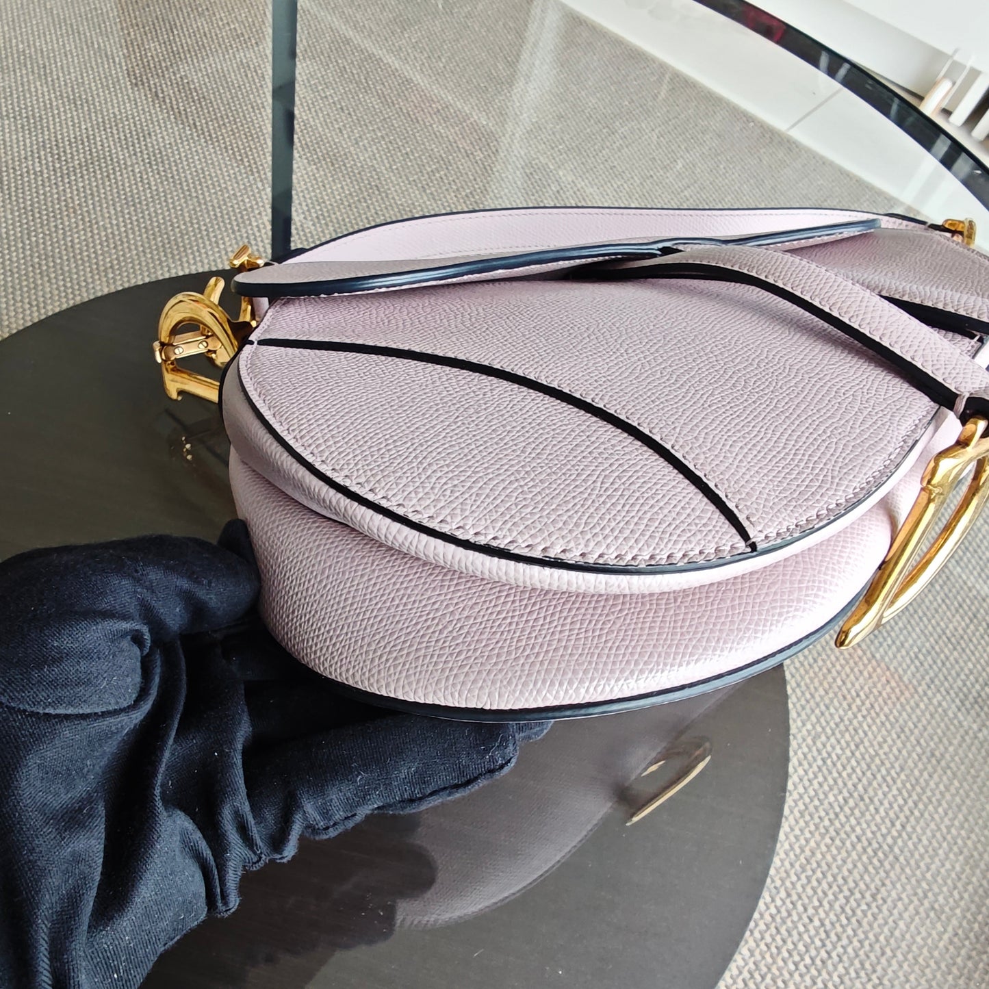 Kovancy Saddle Medium - Rose clair caviar, finitions dorées