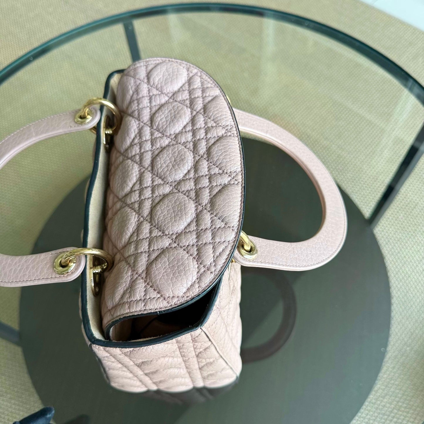 Kovancy Lady Rabat moyen - Cuir de veau grainé Cannage, rose nude, matériel doré