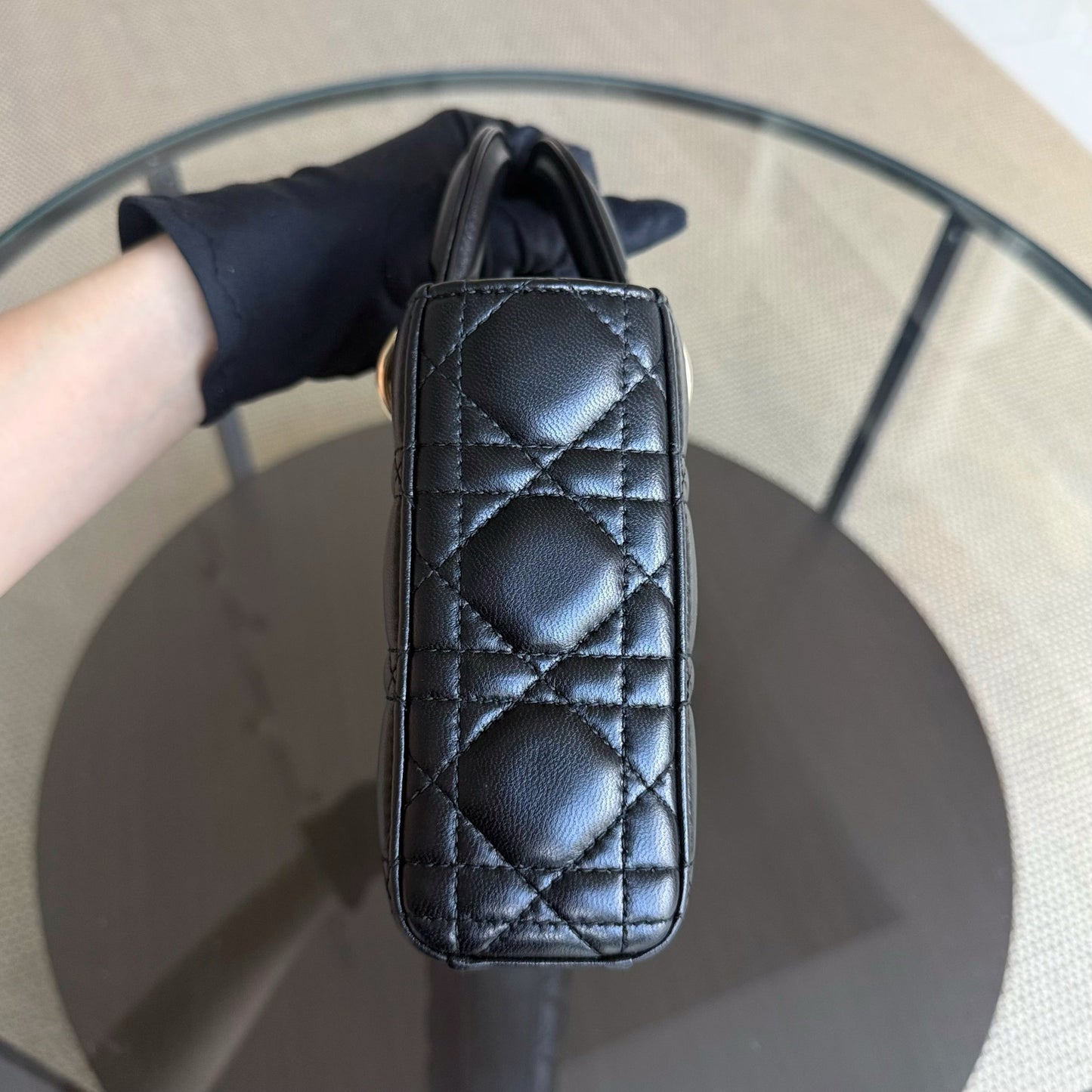 Kovancy Sac D-Joy Medium en cuir d'agneau Cannage noir et finitions dorées