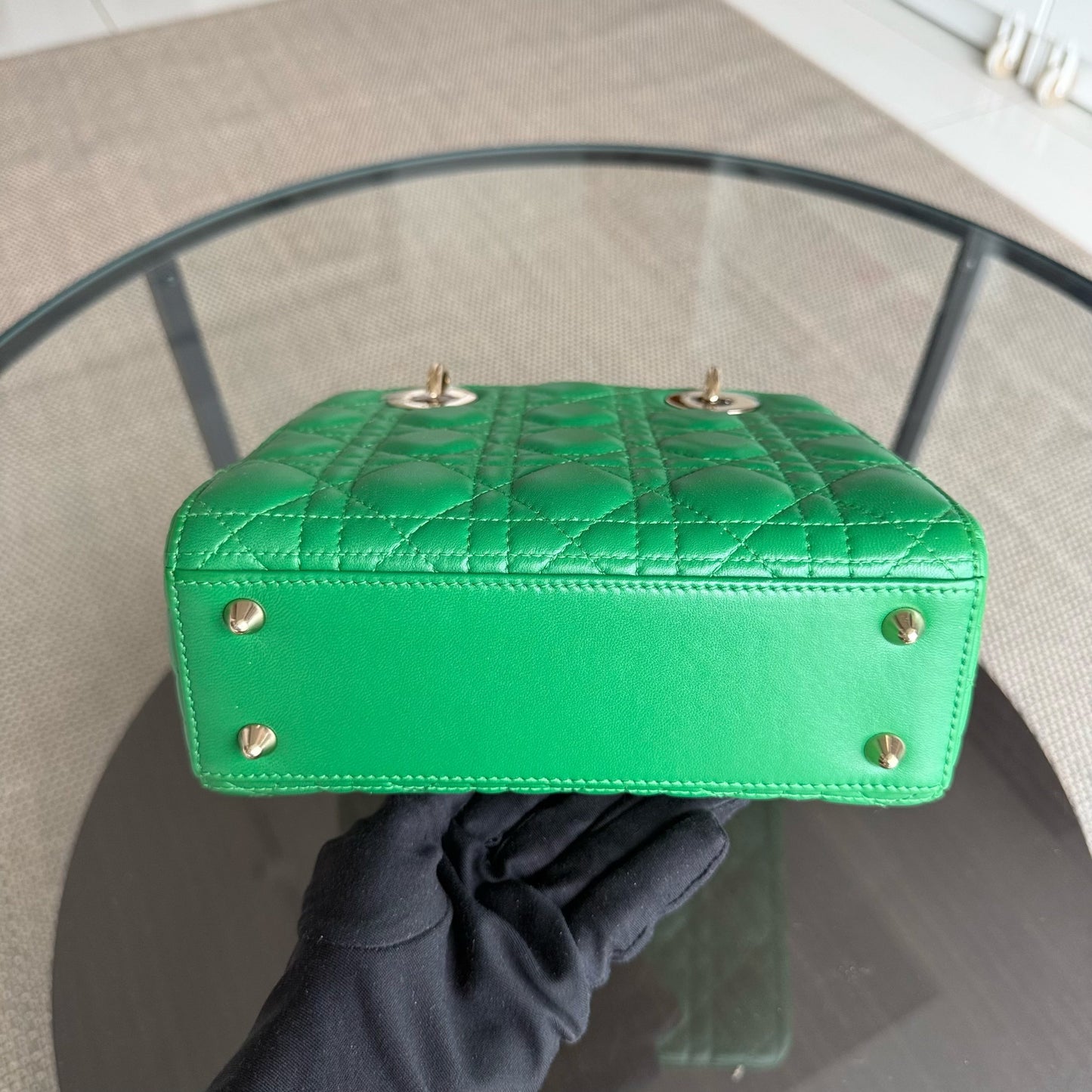 Kovancy Lady Petit rabat - Cuir d'agneau Cannage vert et finitions dorées