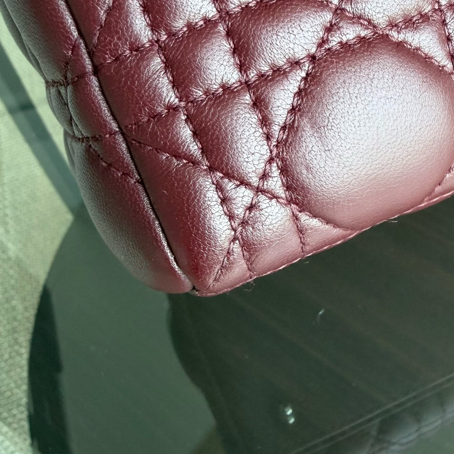 Kovancy Lady Moyen - Cuir d'agneau Cannage bordeaux avec finitions argentées