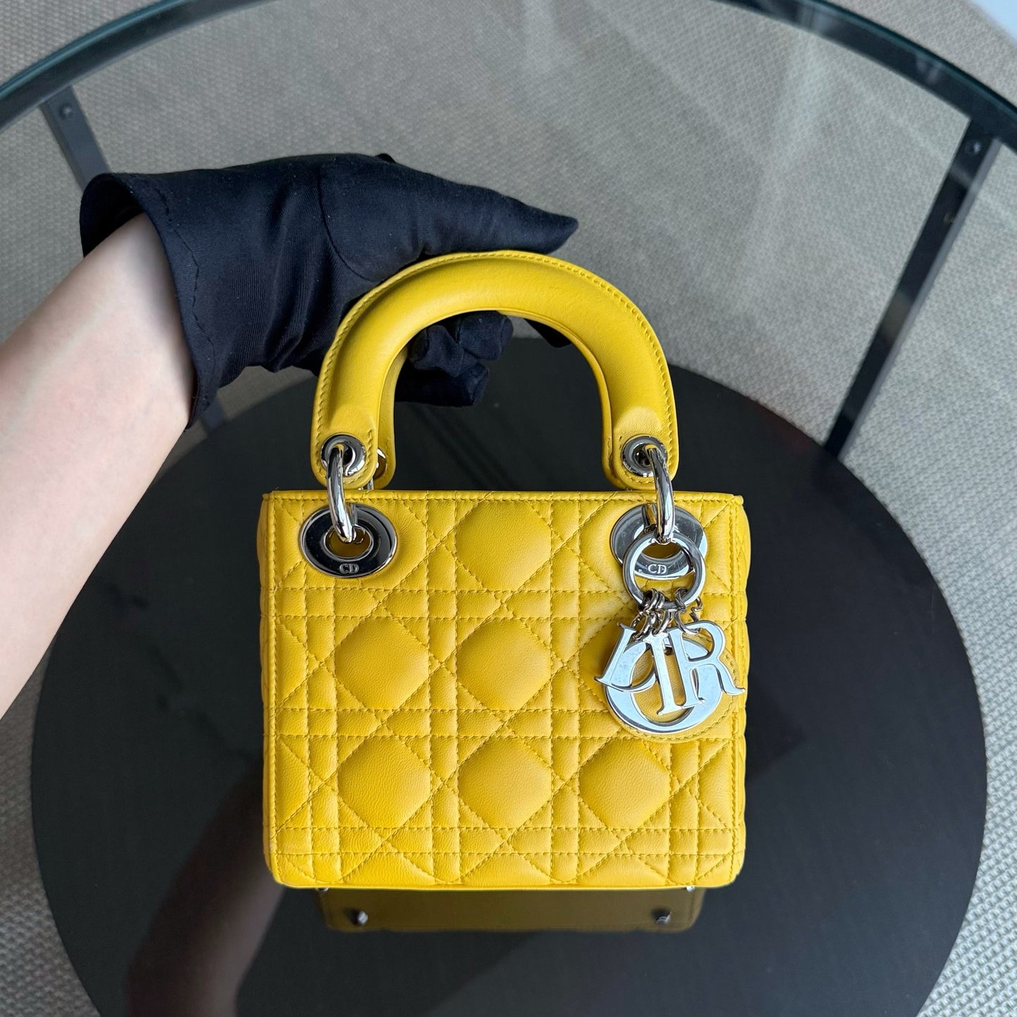 Kovancy Lady Mini Flap - Cuir d'agneau Cannage jaune, sangle chaîne, quincaillerie argentée, quincaillerie argentée