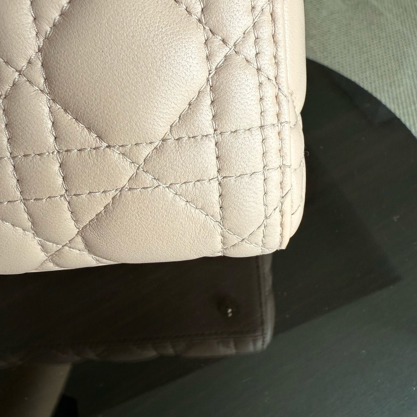 Kovancy Lady Moyen - Cuir d'agneau Cannage beige clair, finitions dorées