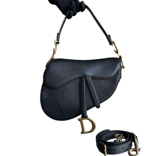 Kovancy Selle Medium avec sangle - Cuir de veau grainé noir, finitions dorées