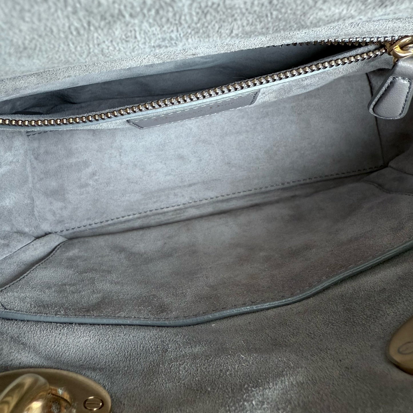 Kovancy Lady Petit - Cuir d'agneau clouté Cannage Gris Gris Quincaillerie dorée