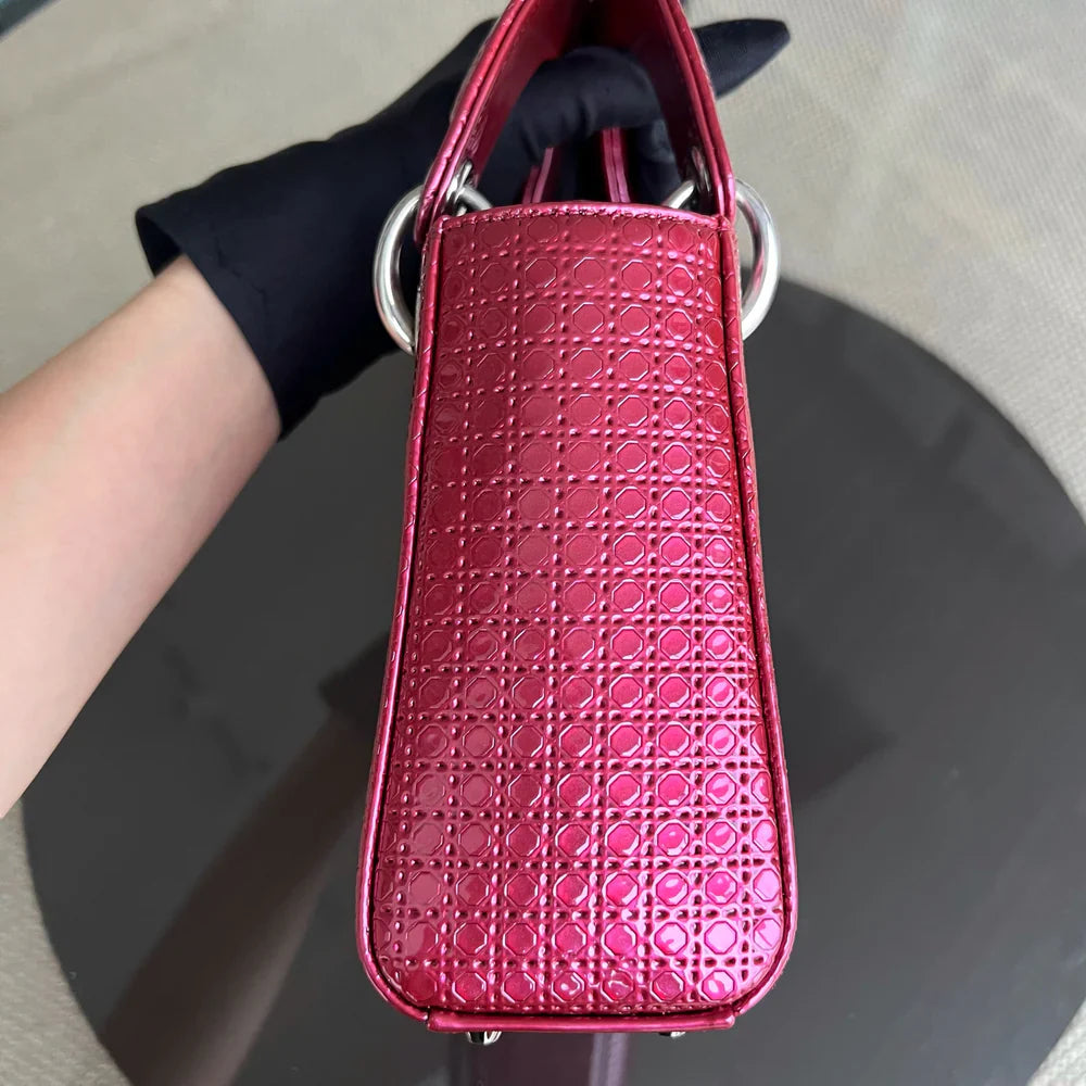 Kovancy Lady Mini - Cuir de veau micro-cannage rose métallisé, détails argentés, bandoulière ajustable