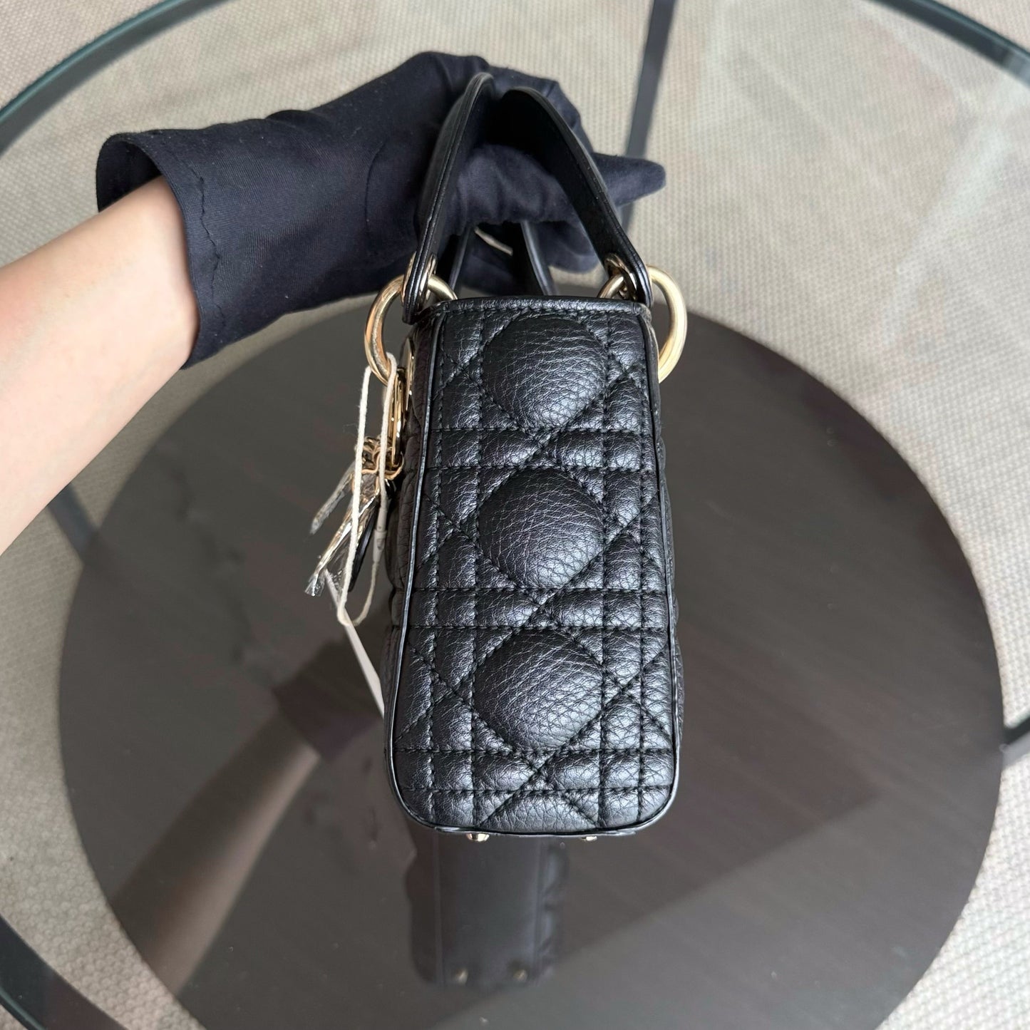 Kovancy Lady Mini - Cannage en veau grainé noir avec finitions dorées