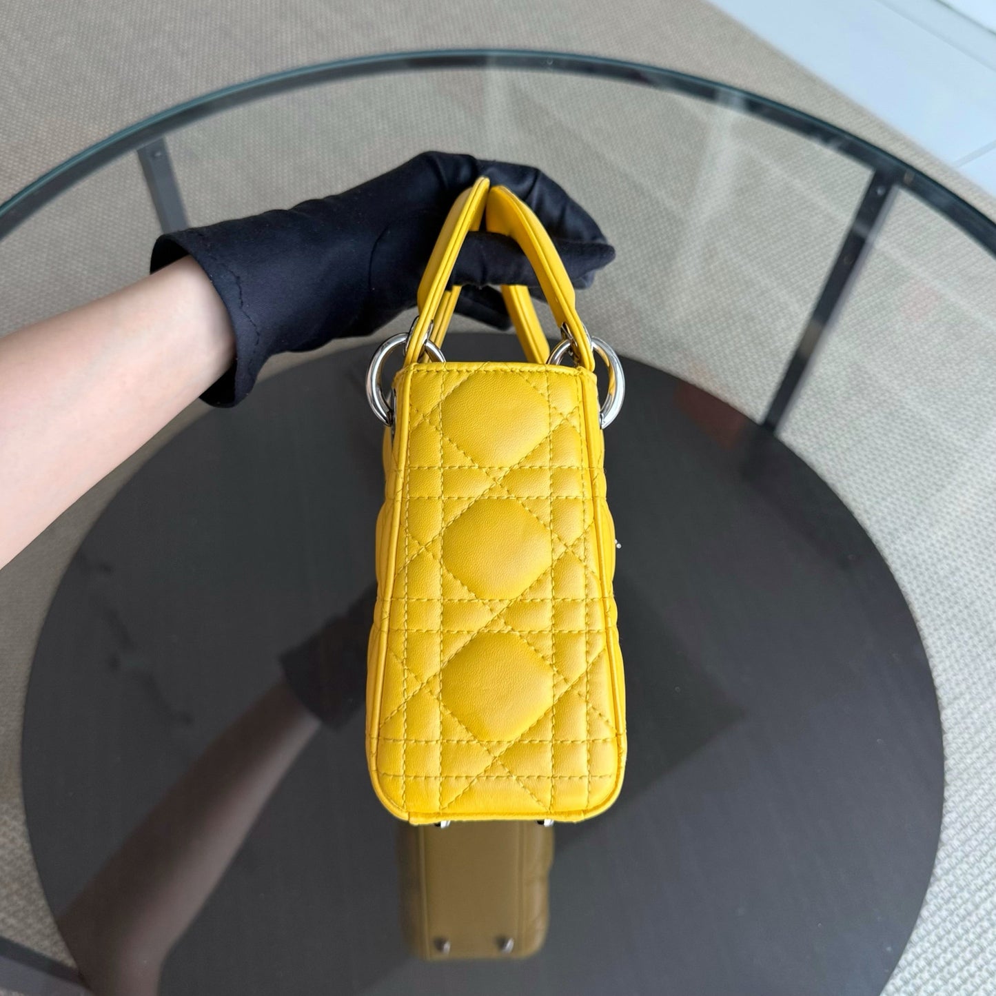 Kovancy Lady Mini Flap - Cuir d'agneau Cannage jaune, sangle chaîne, quincaillerie argentée, quincaillerie argentée