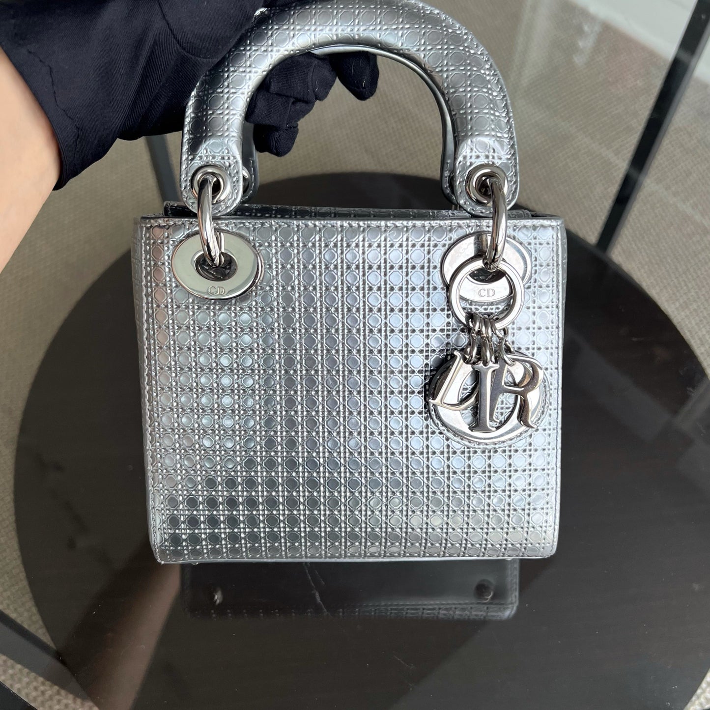 Kovancy Lady Mini - Bandoulière chaîne en cuir de veau métallisé Micro Cannage avec quincaillerie argentée