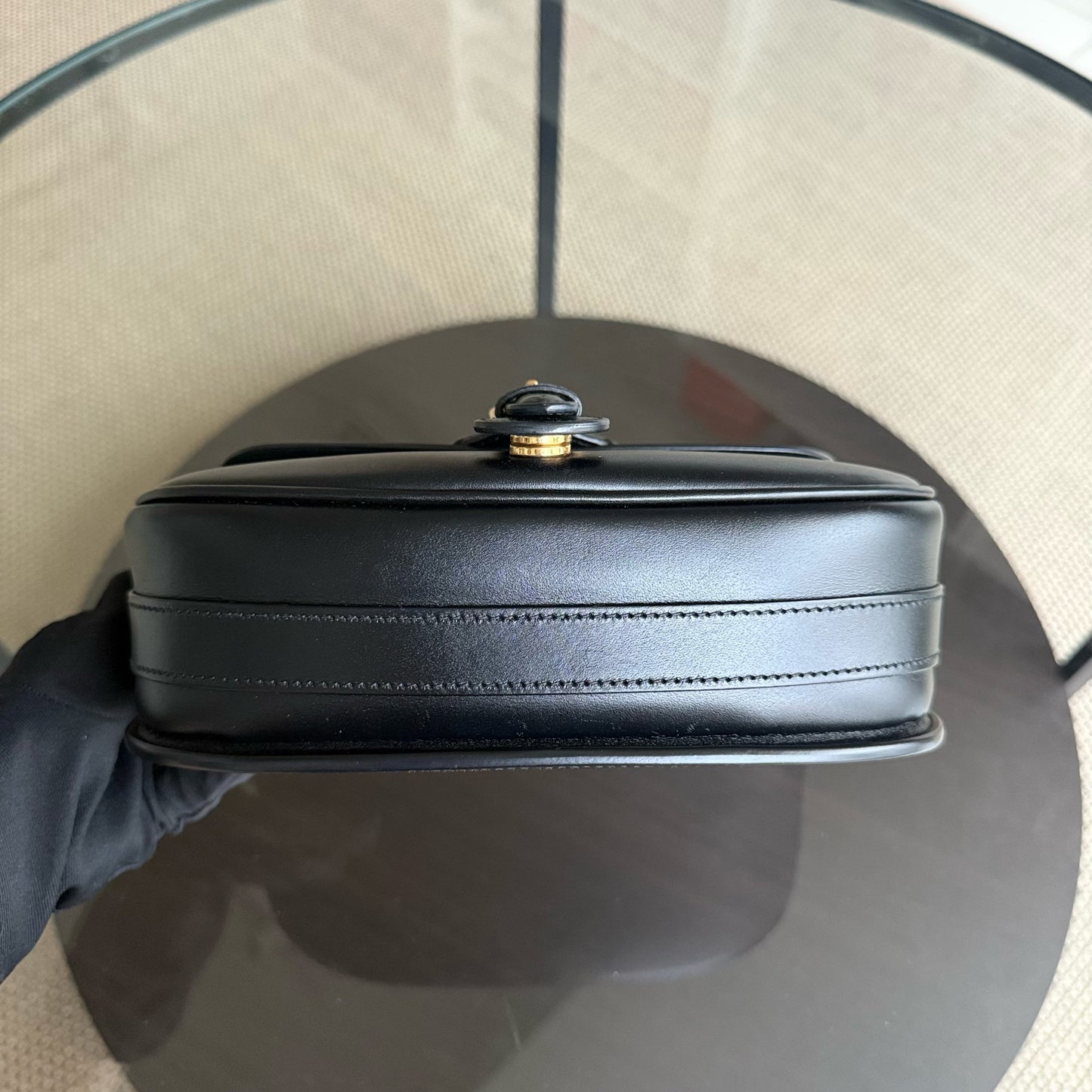 Kovancy Bobby Medium - Cuir de veau lisse noir, finitions dorées