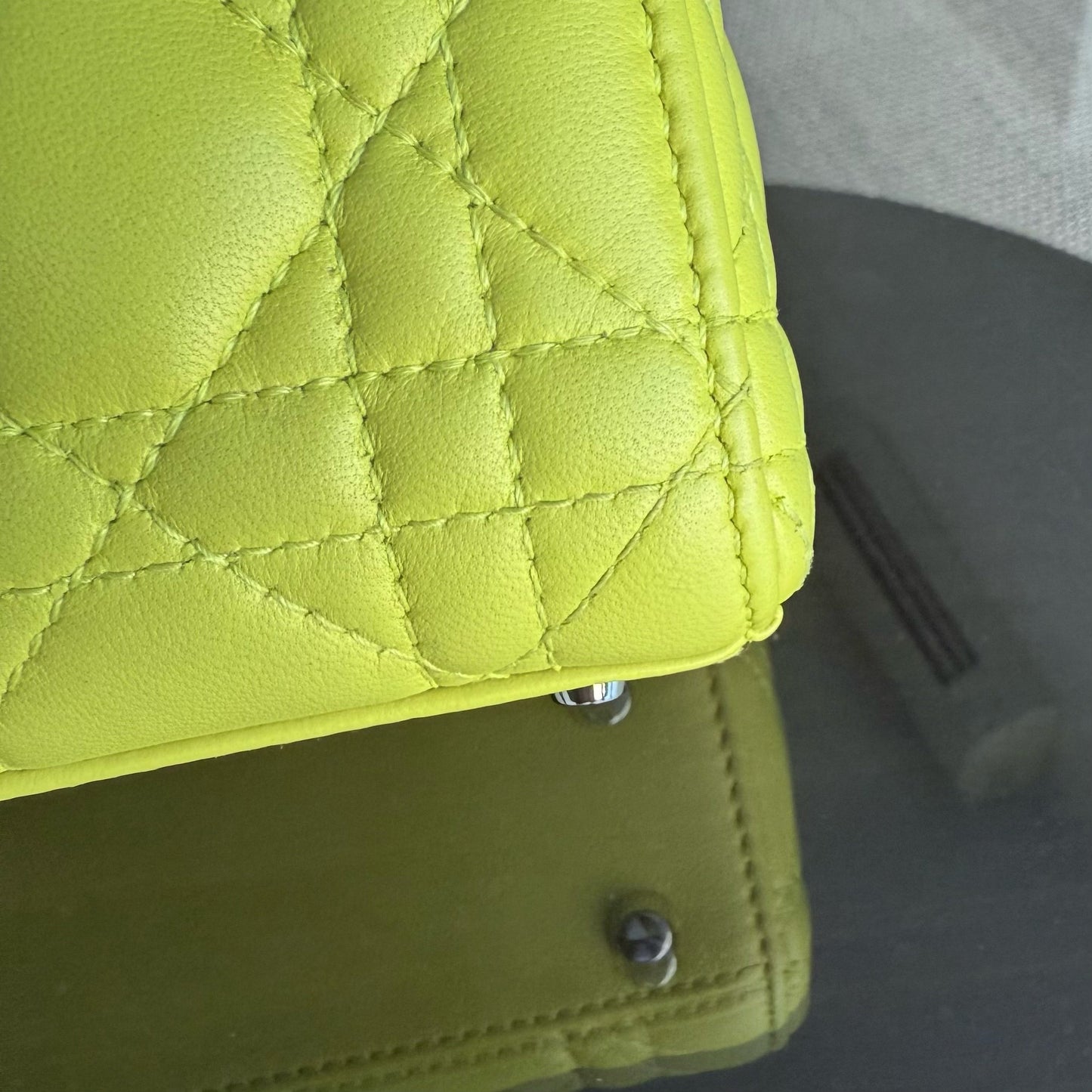 Kovancy Lady Mini - Sangle réglable en cuir d'agneau Cannage jaune et métal argenté