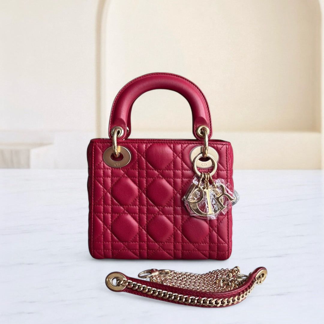 Kovancy Lady Mini - Bracelet chaîne en cuir d'agneau Cannage rouge foncé avec quincaillerie dorée