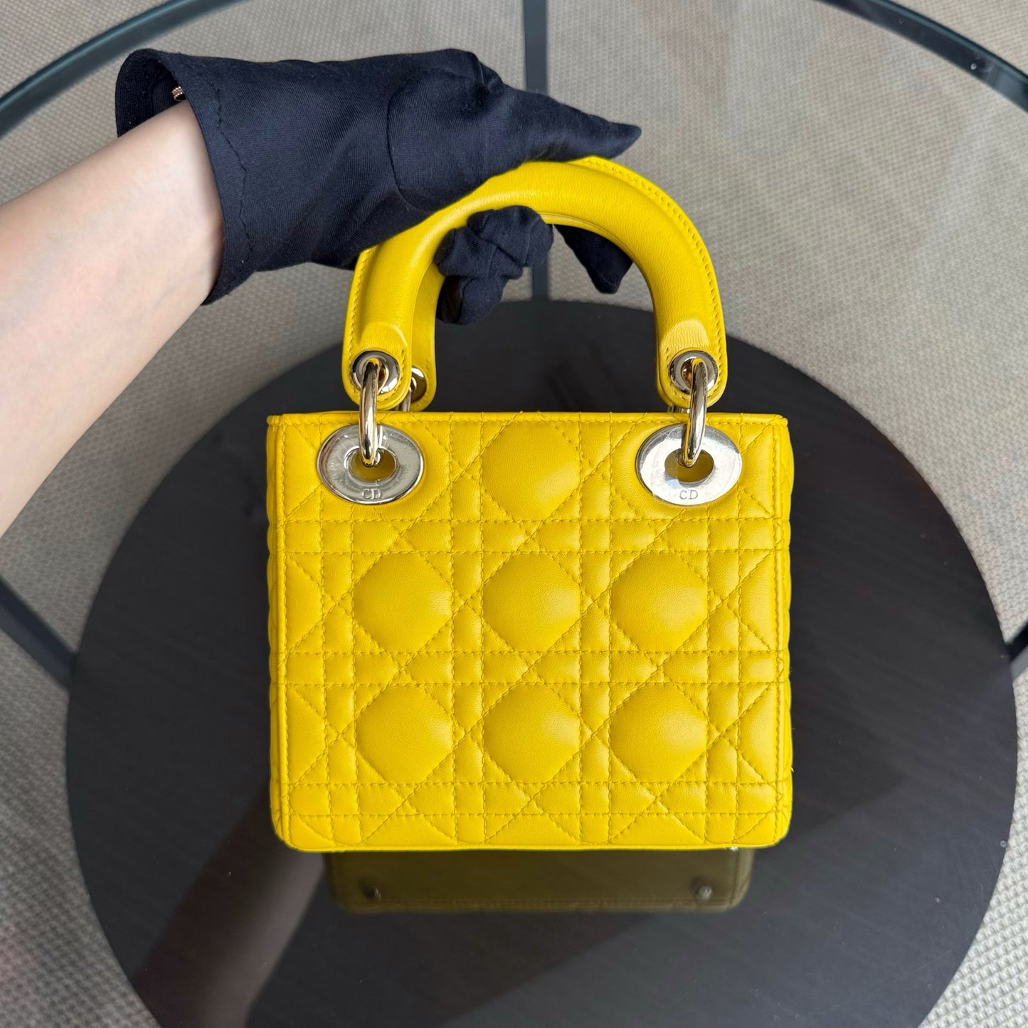 Kovancy Lady Mini - Cuir d'agneau Cannage, détails en or jaune, bandoulière ajustable