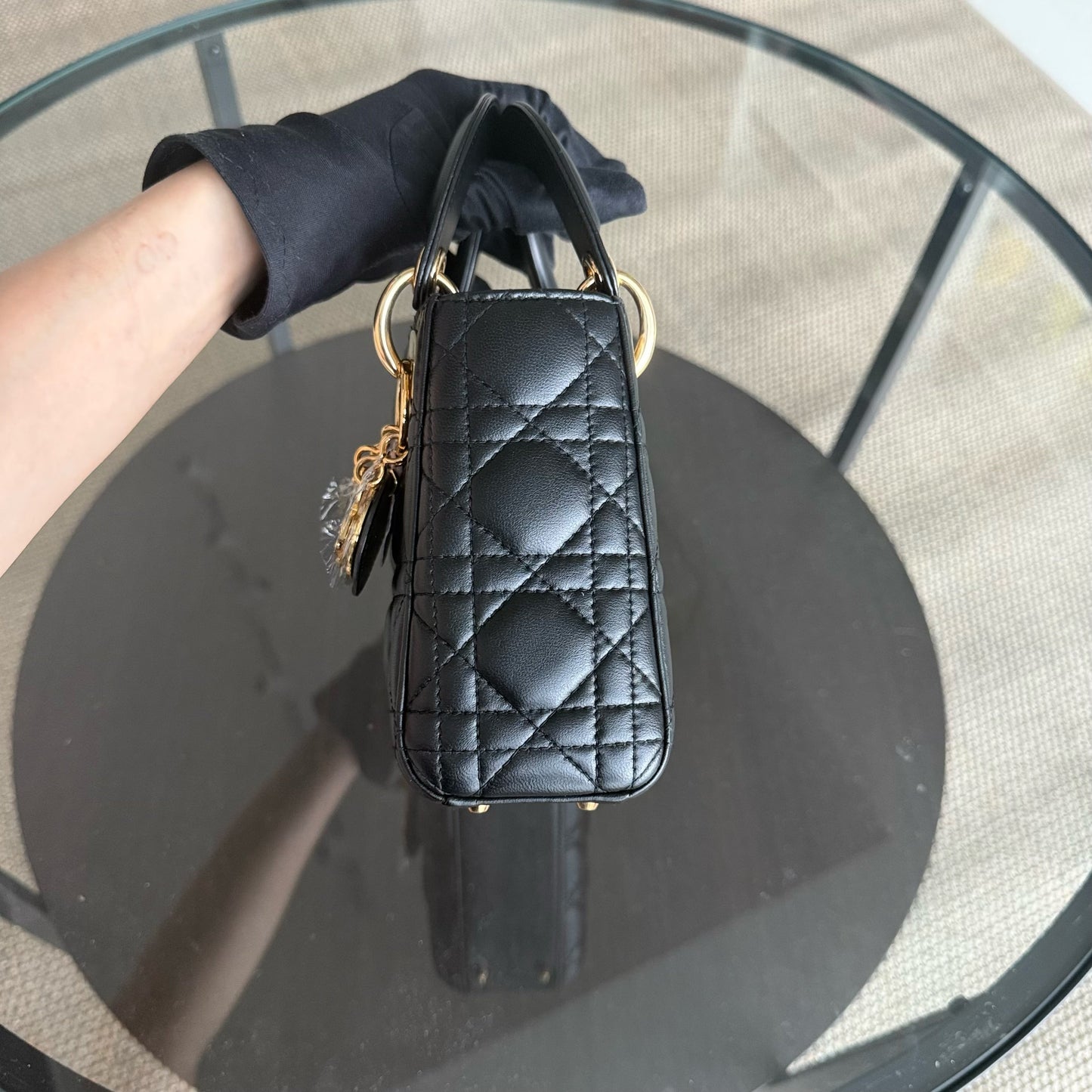 Kovancy Lady Mini - Bandoulière réglable en cuir d'agneau noir Cannage avec quincaillerie dorée