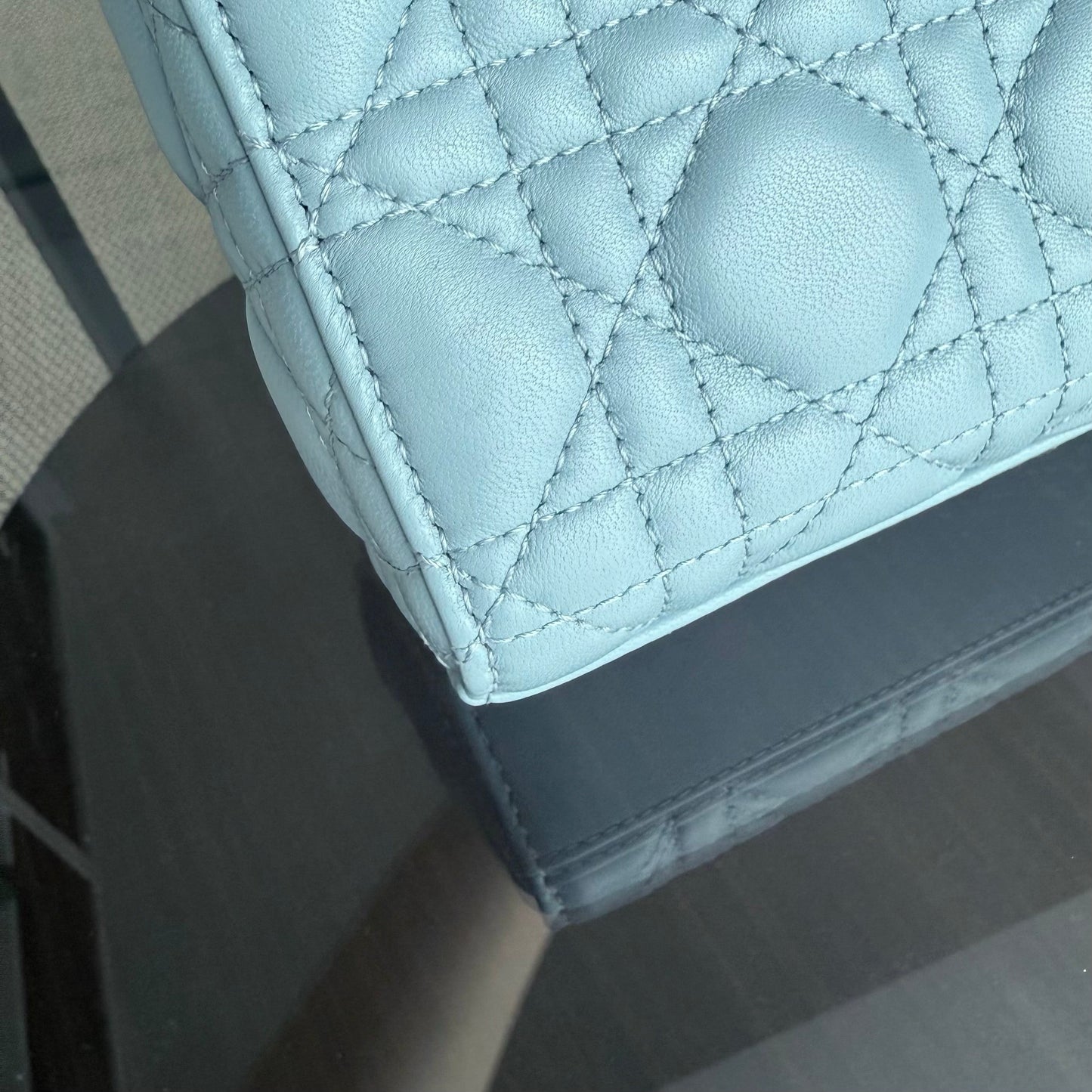 Kovancy D-Joy Medium - Cuir d'agneau Cannage Bleu clair Bleu bébé Ferrures dorées