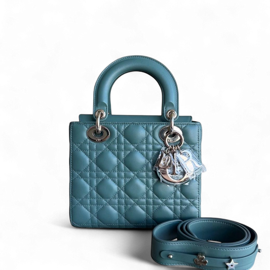 Kovancy Lady Petit rabat - Cuir d'agneau Cannage vert, ferrures dorées avec breloques