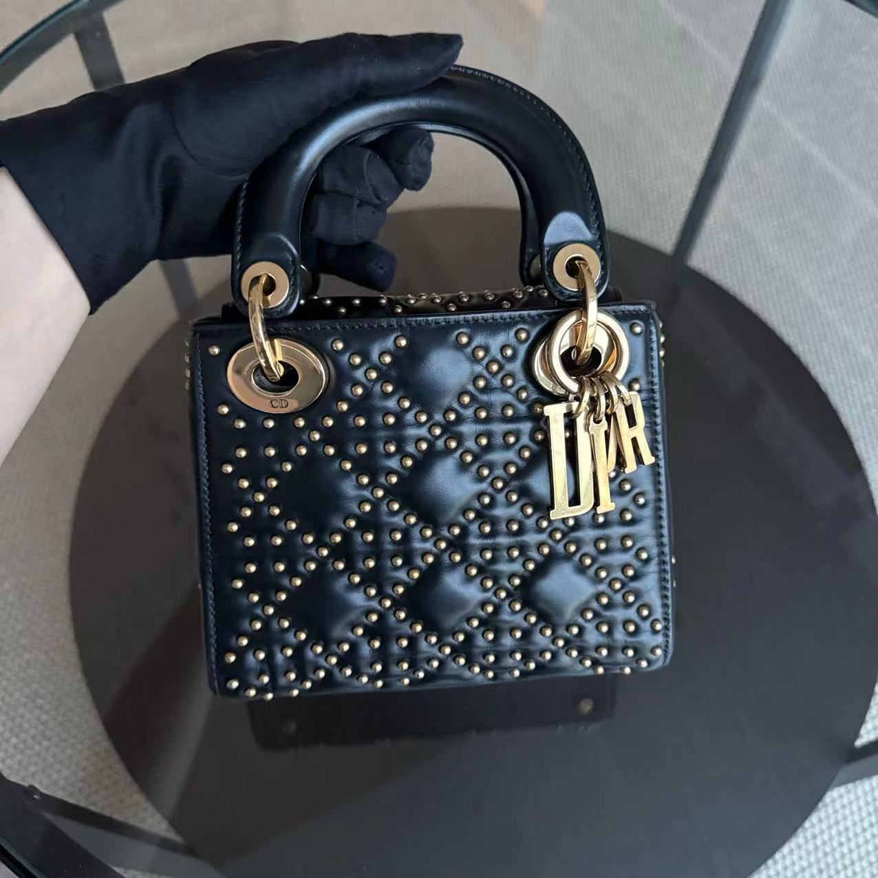 Kovancy Lady Mini sac en cuir d'agneau matelassé clouté noir avec accessoires dorés