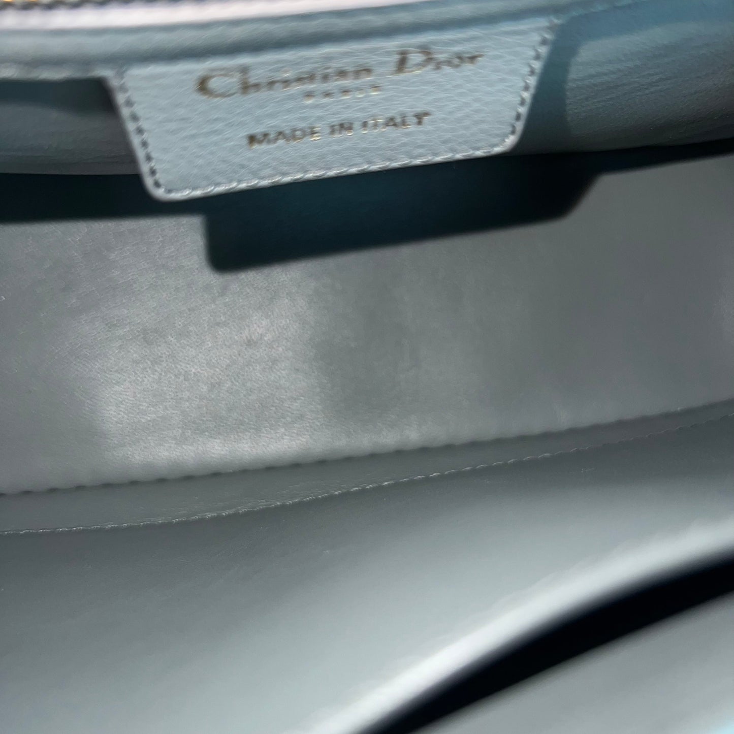 Kovancy Caro Medium - Cuir de veau Cannage Gris Accastillage doré