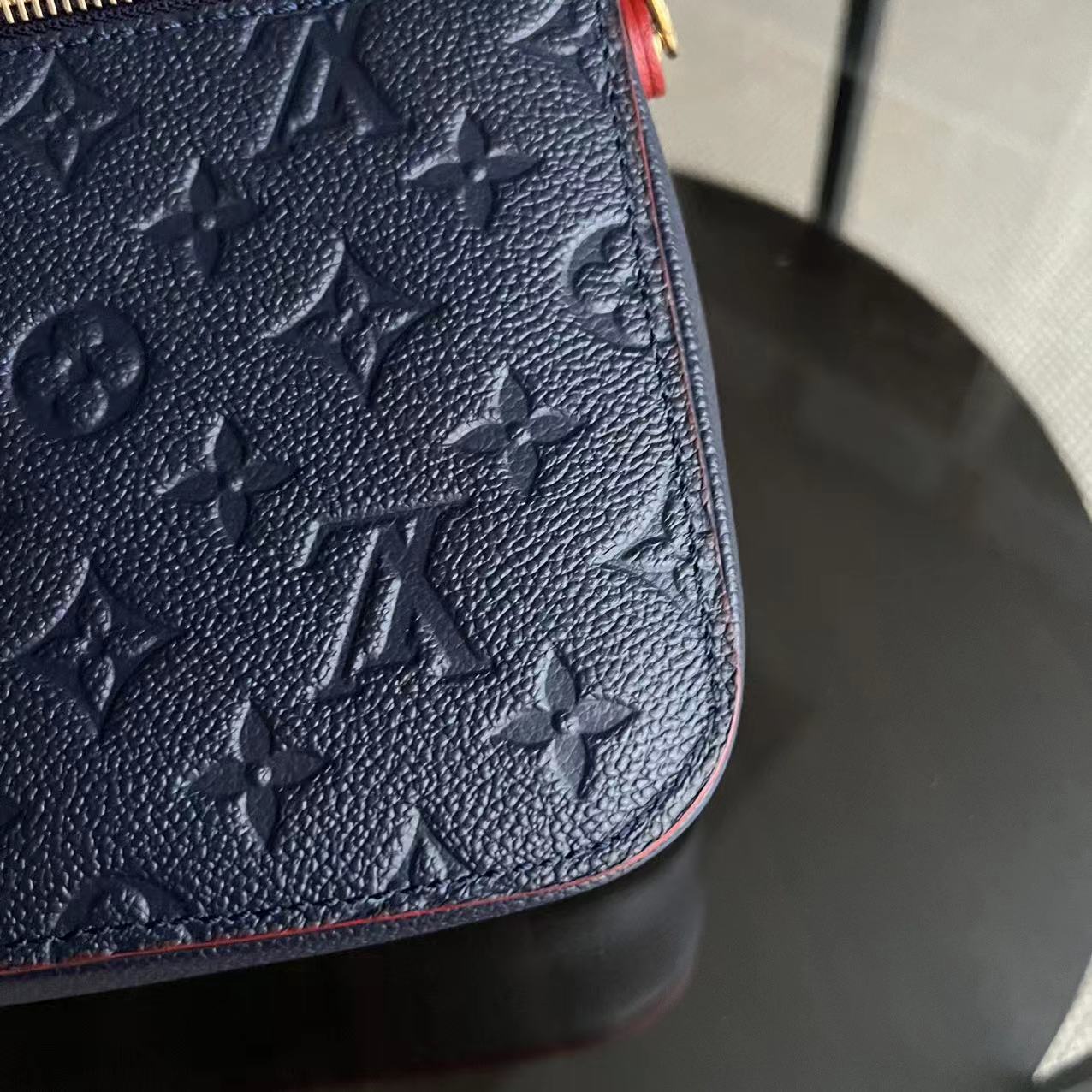 Kovancy Pochette Metis Calfskin Empreinte Marine Rouge Matériel Doré