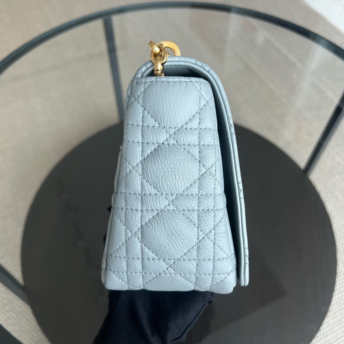Kovancy Caro Medium - Cuir de veau Cannage Gris Accastillage doré