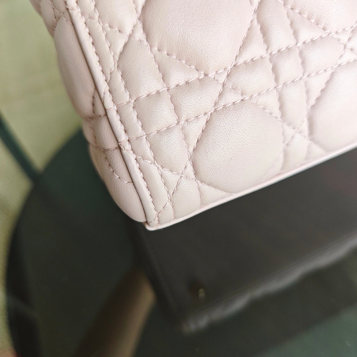 Kovancy Lady Cuir d'agneau Cannage moyen rose clair, accessoires dorés