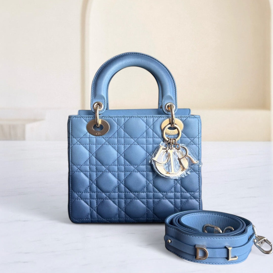 Kovancy Lady Petit rabat - Cuir d'agneau Cannage bleu, quincaillerie dorée MyABC