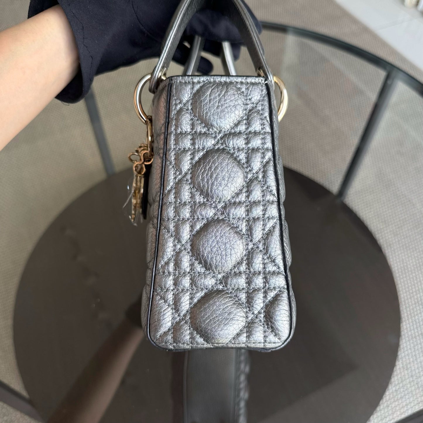 Kovancy Lady Petit modèle - Cuir de veau gris cannage, finitions dorées