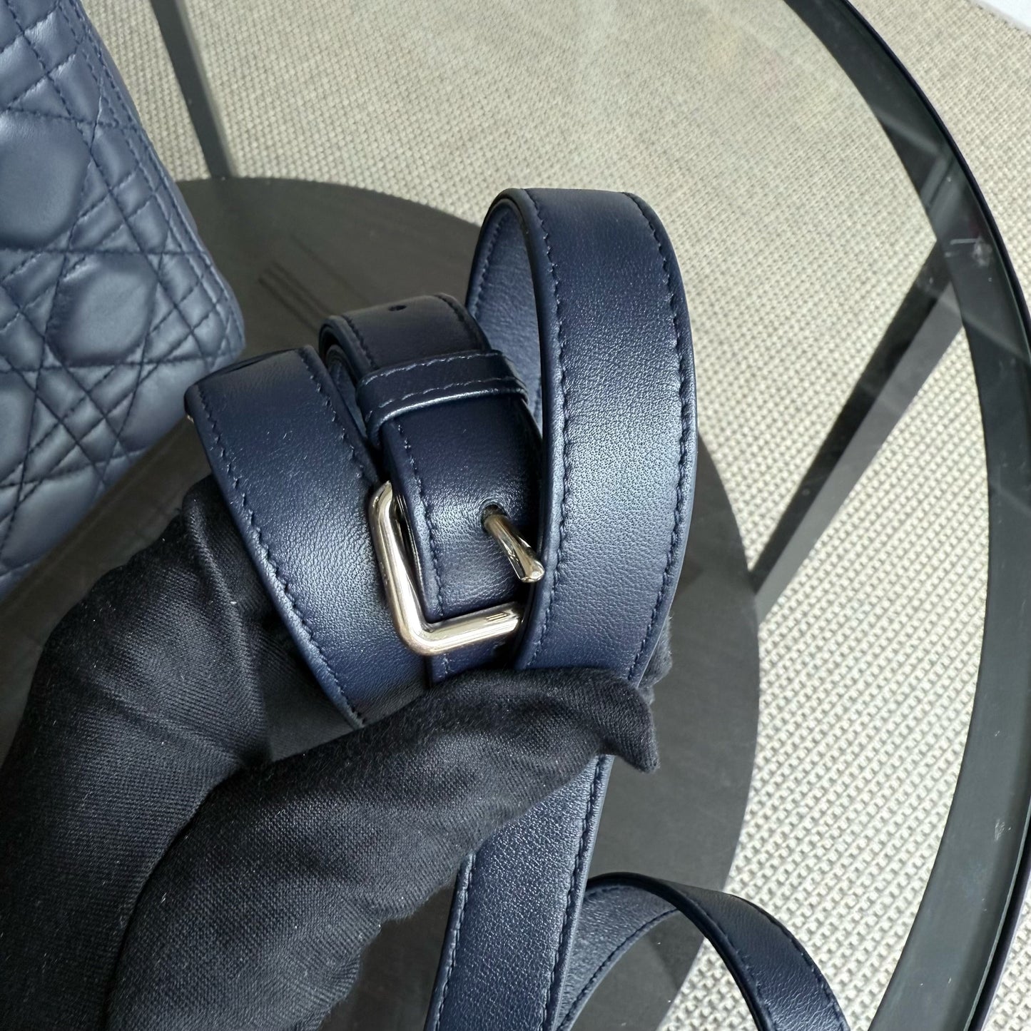 Kovancy Lady Grand rabat - Cuir d'agneau Canange bleu foncé, accessoires dorés