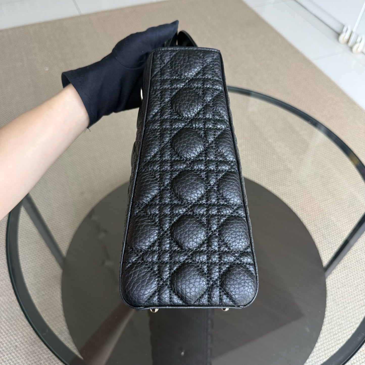 Kovancy Lady Grand rabat en cuir caviar cannage noir GHW sans bandoulière