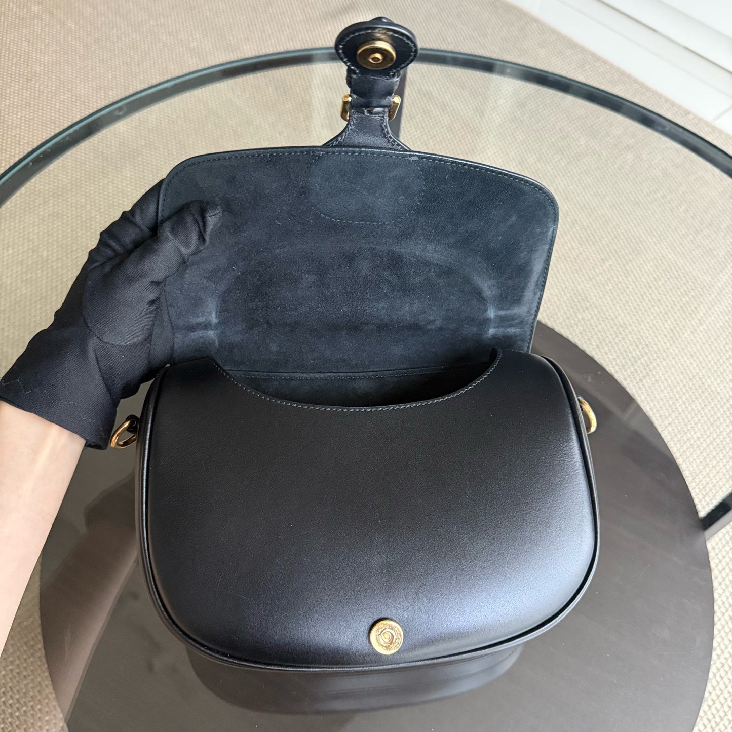 Kovancy Bobby Medium - Cuir de veau lisse noir, finitions dorées