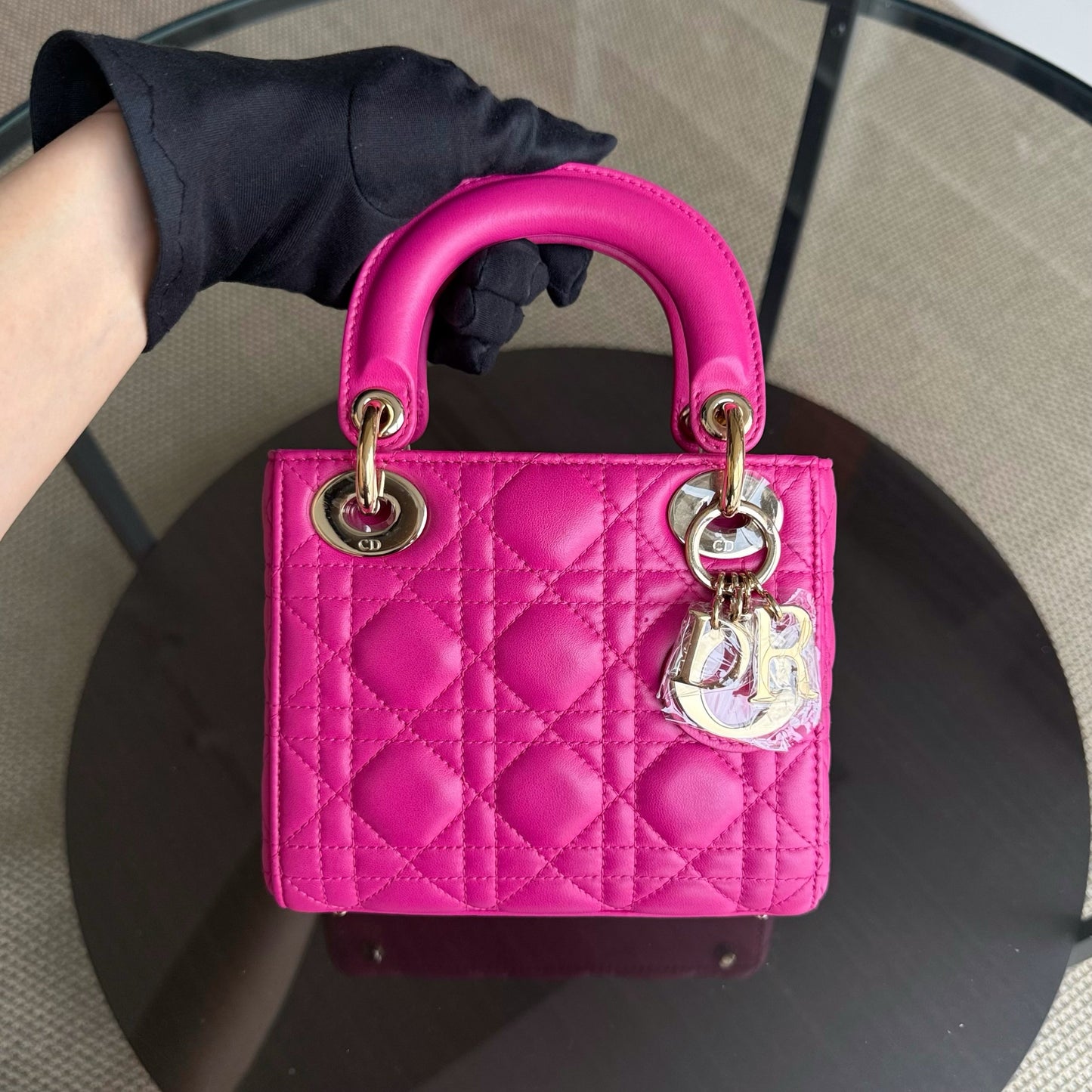 Kovancy Lady Mini - Bandoulière en cuir d'agneau Cannage rose vif avec chaîne et quincaillerie dorée