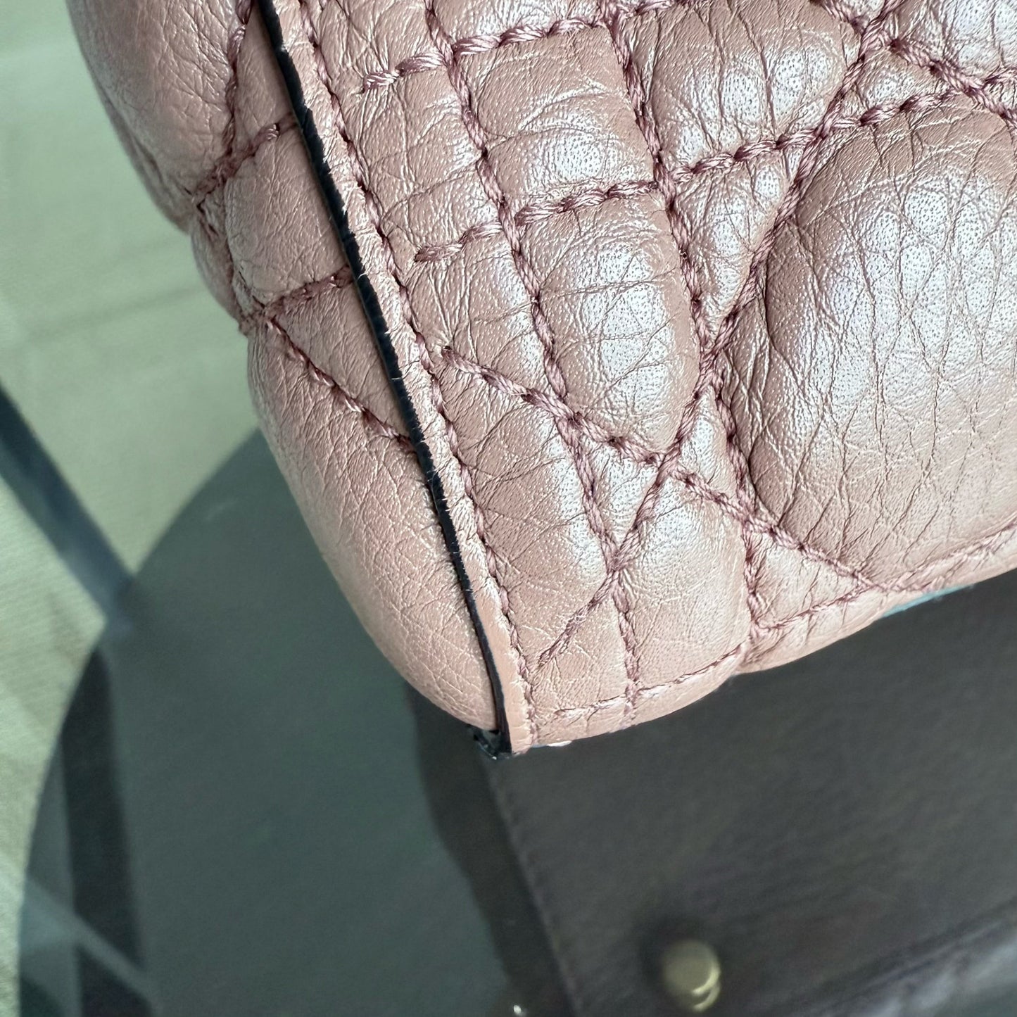 Kovancy Lady Grand modèle - Cuir de veau grainé Cannage, finitions dorées blush, sans bandoulière