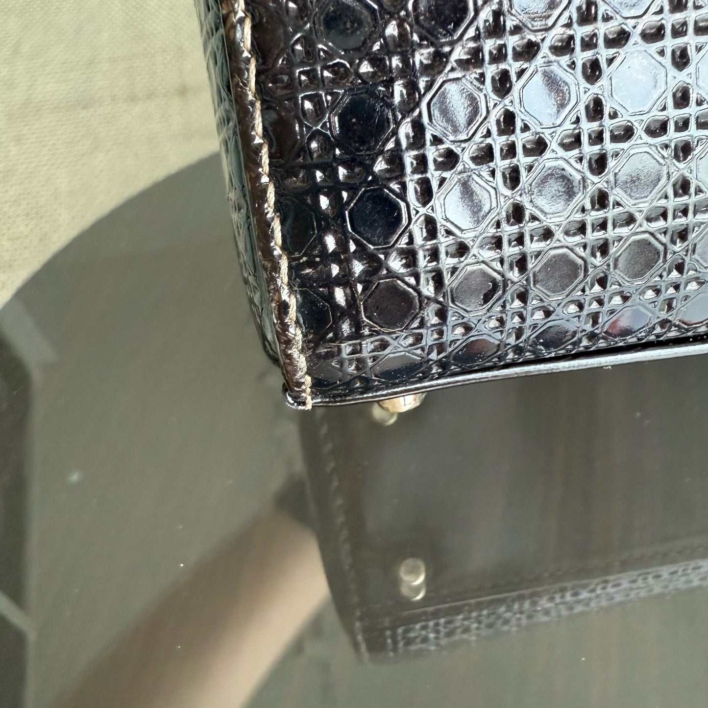 Kovancy Lady Mini - Cuir de veau micro-cannage métallisé doré, détails dorés, bandoulière ajustable