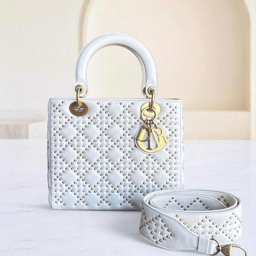 Kovancy Lady Moyen - Version zippée en cuir de veau Cannage clouté avec quincaillerie en or blanc