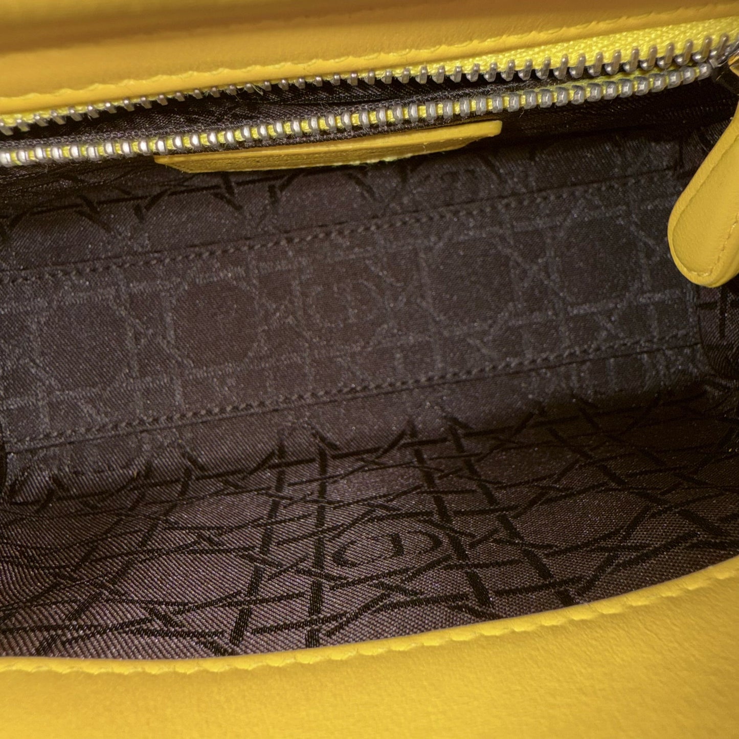 Kovancy Lady Mini Flap - Cuir d'agneau Cannage jaune, sangle chaîne, quincaillerie argentée, quincaillerie argentée