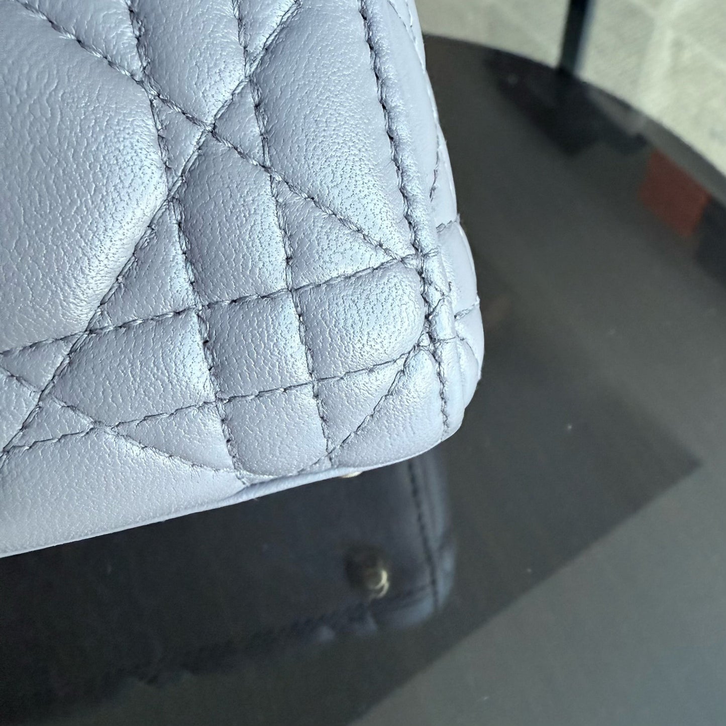 Kovancy Lady Mini - Sangle réglable en cuir d'agneau Cannage gris et matériel doré